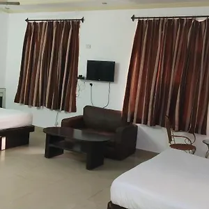 Fabhotel Prashant Palace Hotel